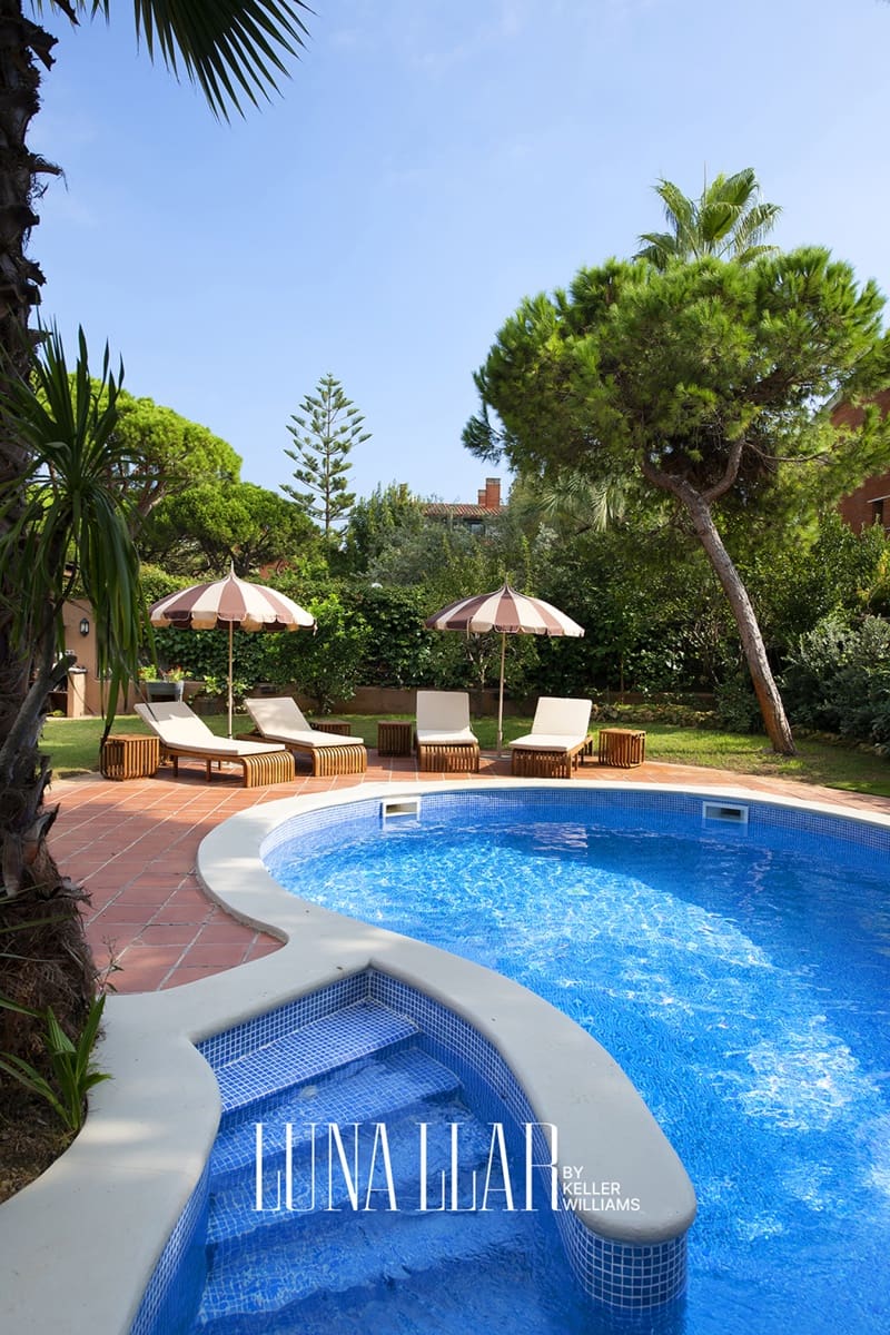 7 bedroom Villa for rent in Gava with pool garage - € 14,000 (Ref: 10182725)