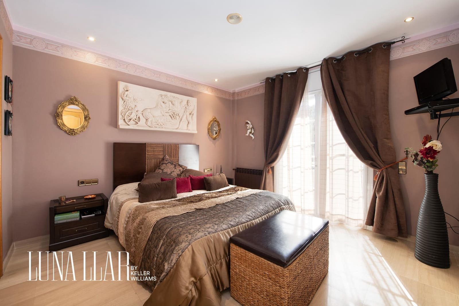 7 soveværelse Semi-Rækkehus til salg i Gava med swimmingpool garage - € 995.000 (Ref: 8921626)