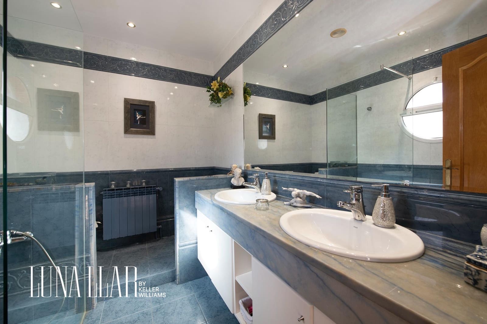 7 soveværelse Semi-Rækkehus til salg i Gava med swimmingpool garage - € 995.000 (Ref: 8921626)