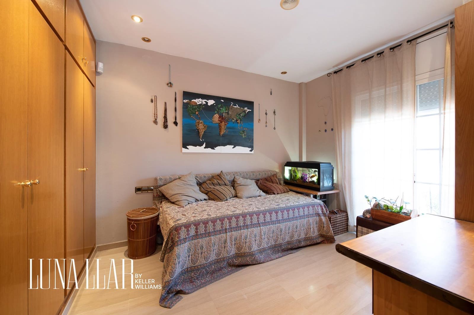 7 soveværelse Semi-Rækkehus til salg i Gava med swimmingpool garage - € 995.000 (Ref: 8921626)