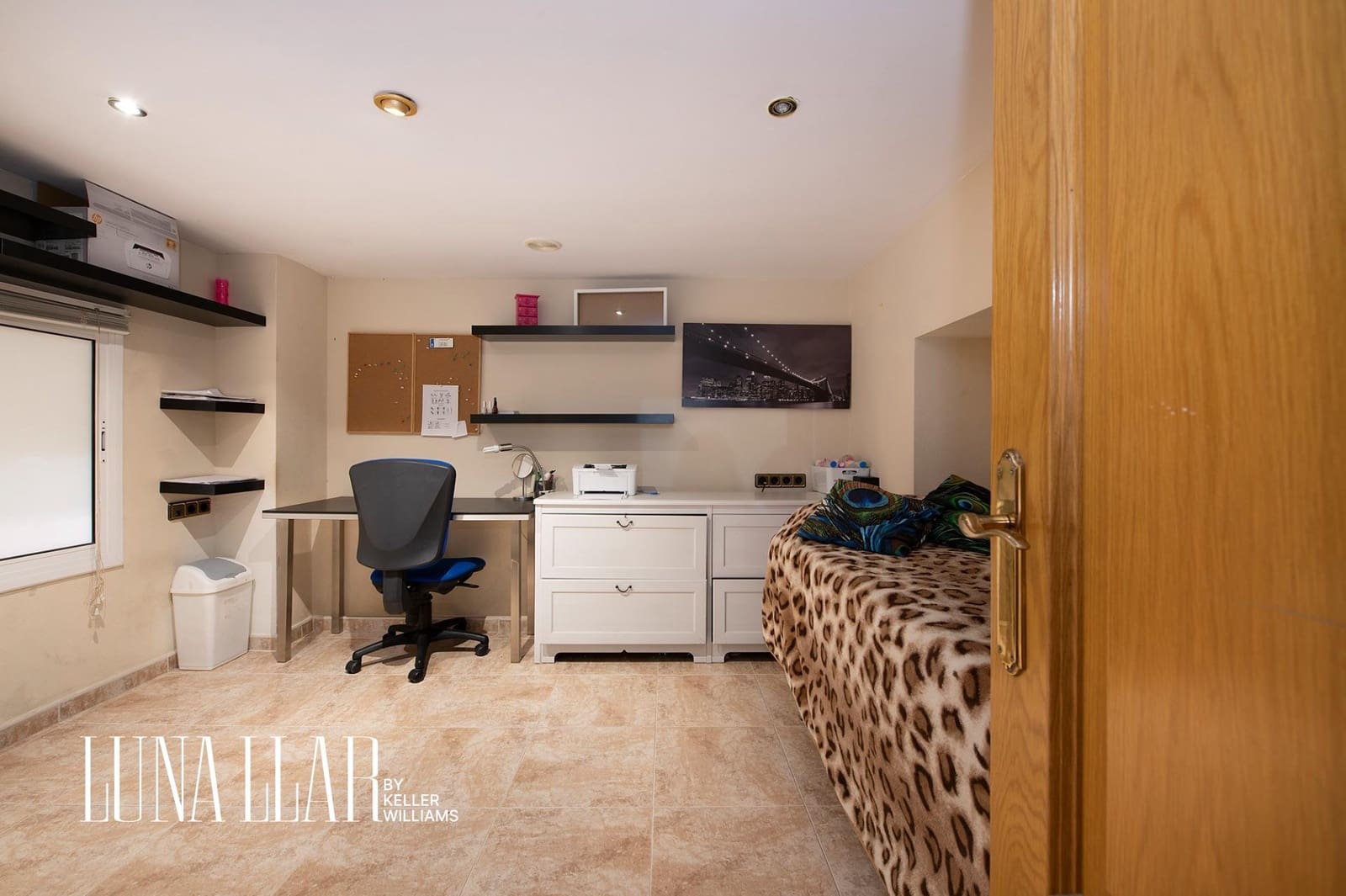 7 soveværelse Semi-Rækkehus til salg i Gava med swimmingpool garage - € 995.000 (Ref: 8921626)