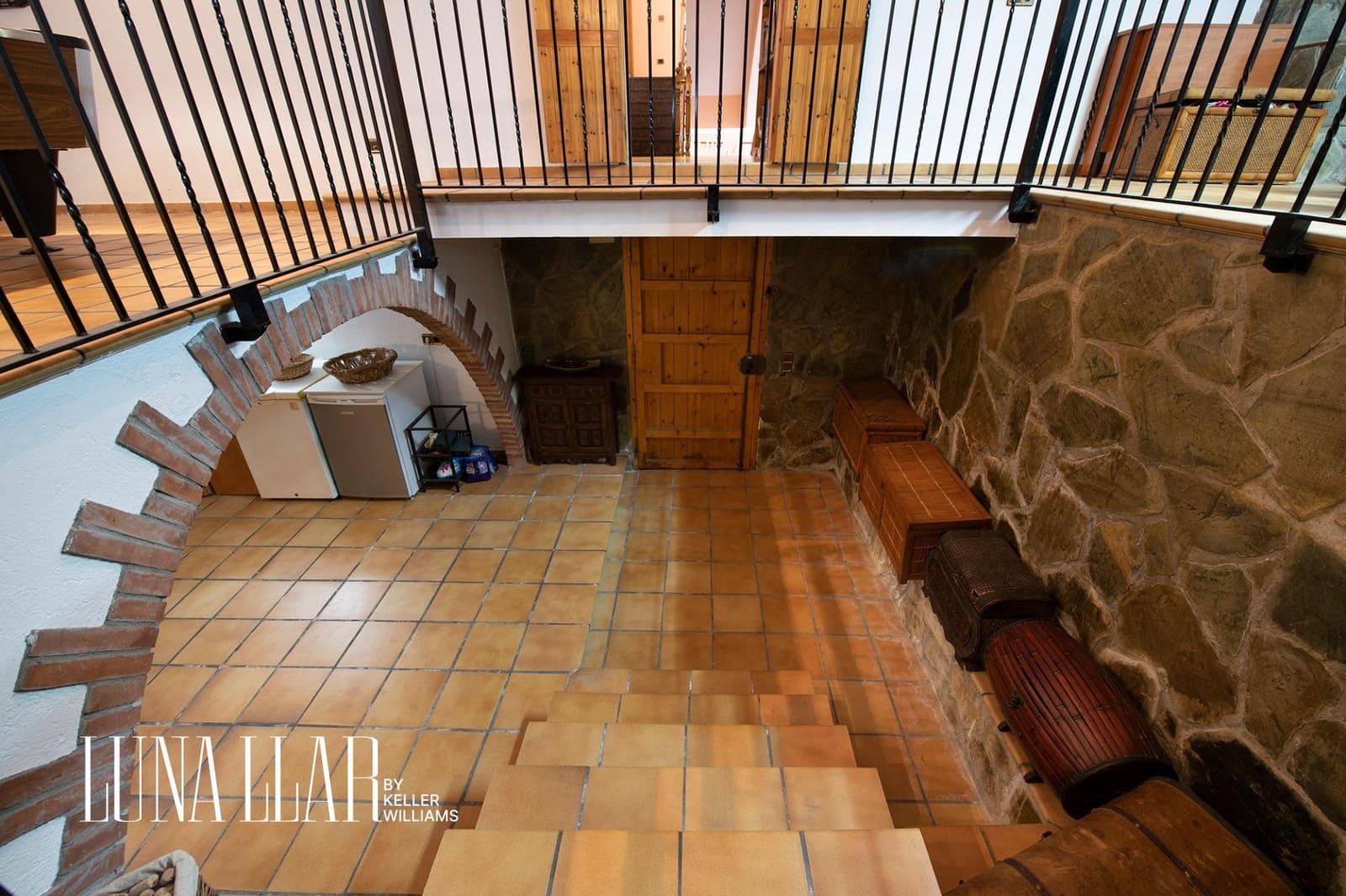 7 soveværelse Semi-Rækkehus til salg i Gava med swimmingpool garage - € 995.000 (Ref: 8921626)