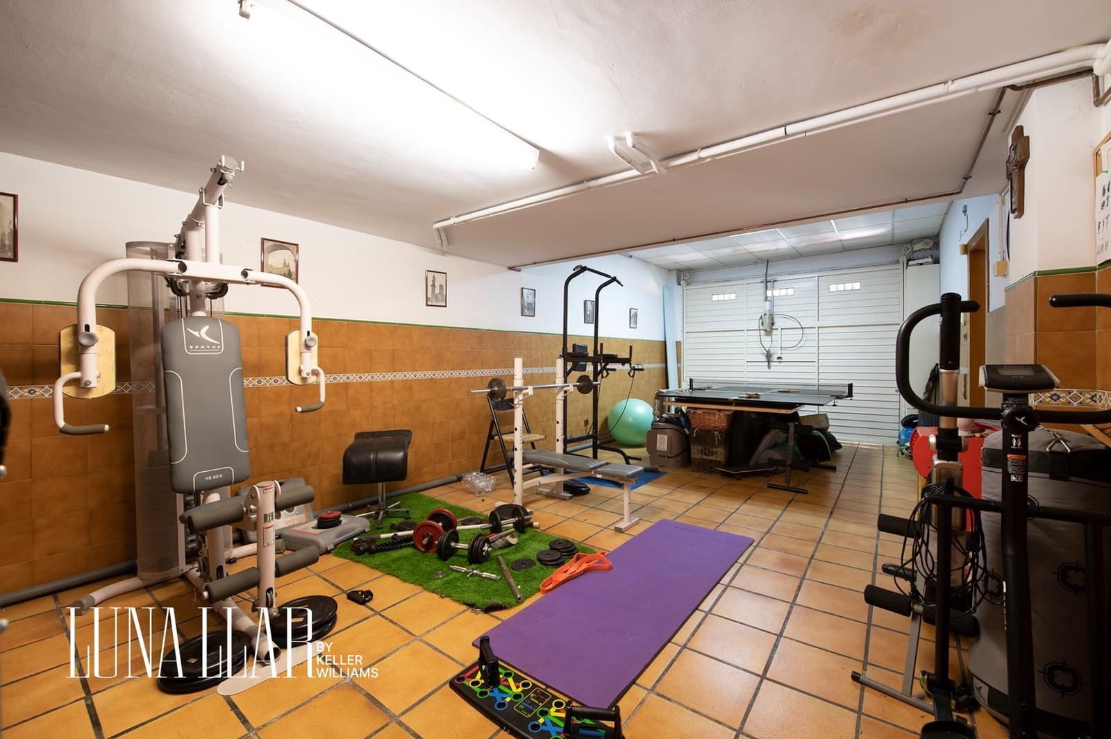 7 soveværelse Semi-Rækkehus til salg i Gava med swimmingpool garage - € 995.000 (Ref: 8921626)