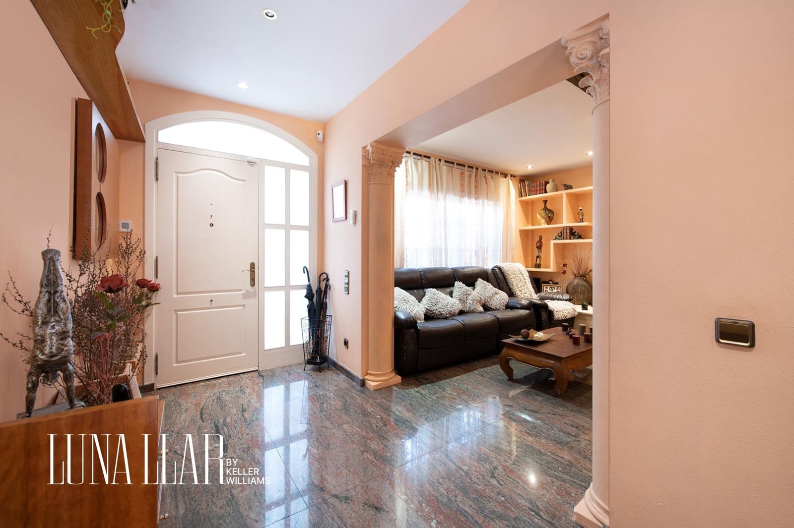 7 soveværelse Semi-Rækkehus til salg i Gava med swimmingpool garage - € 995.000 (Ref: 8921626)