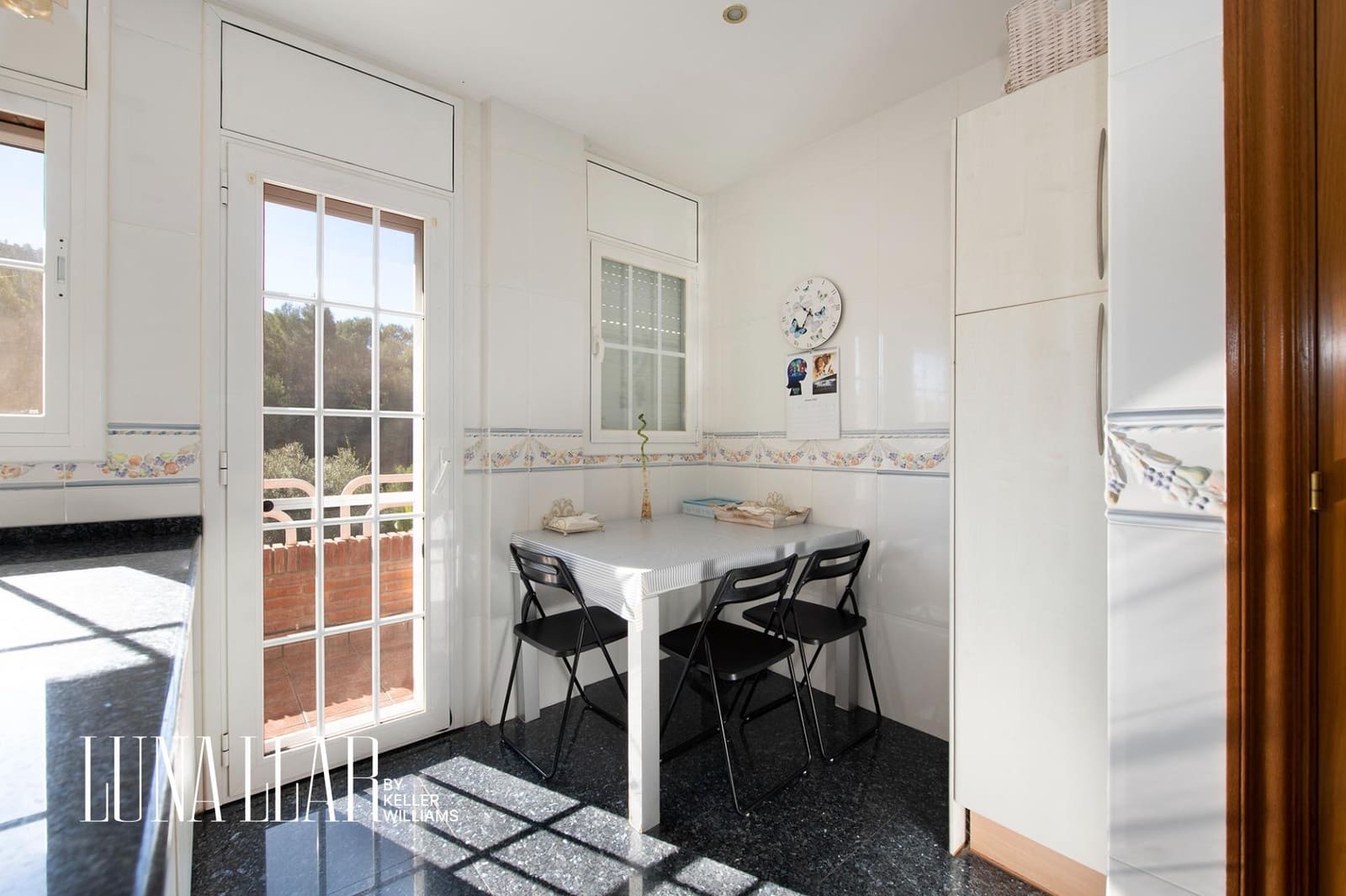 7 soveværelse Semi-Rækkehus til salg i Gava med swimmingpool garage - € 995.000 (Ref: 8921626)