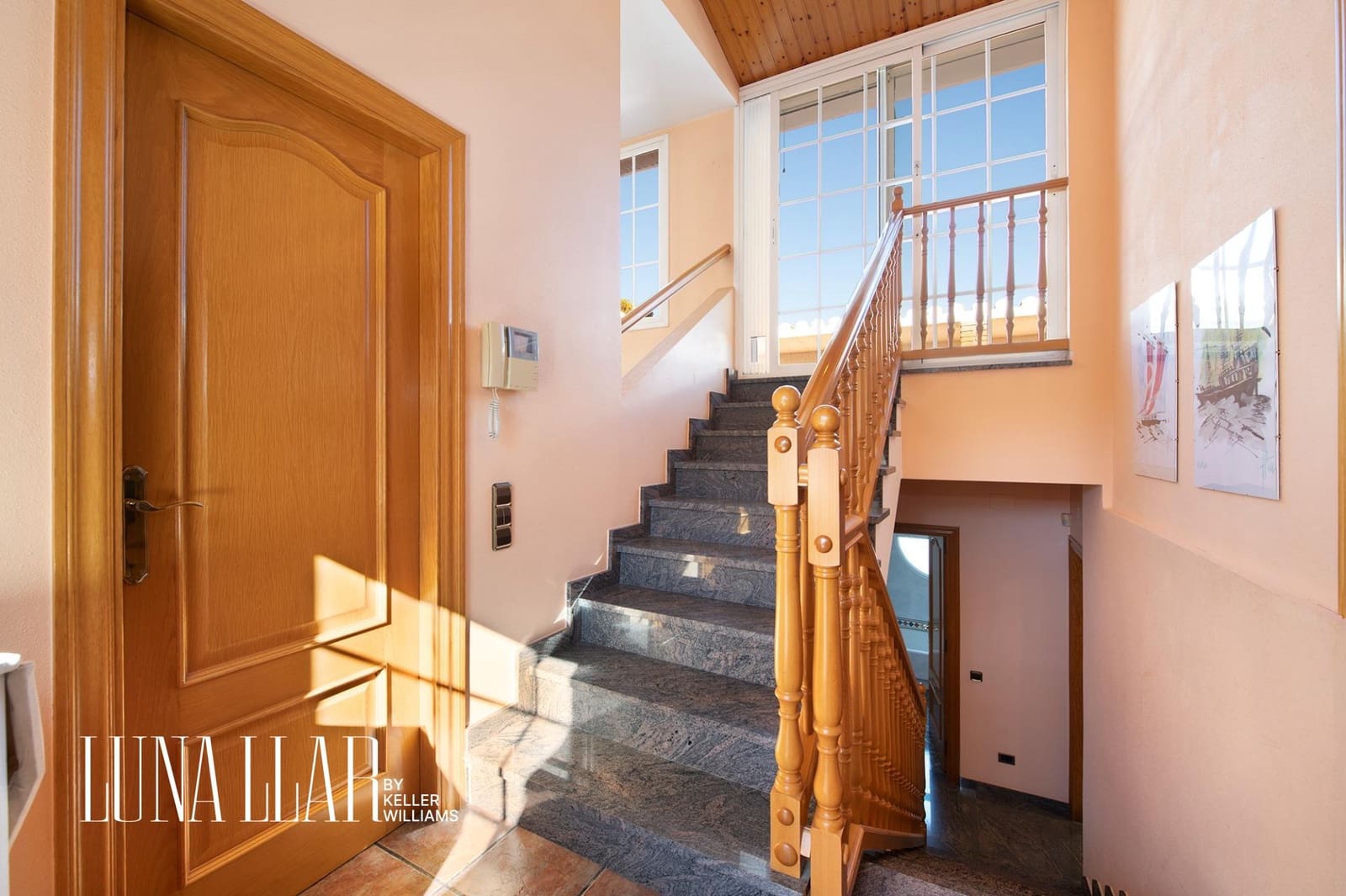 7 soveværelse Semi-Rækkehus til salg i Gava med swimmingpool garage - € 995.000 (Ref: 8921626)