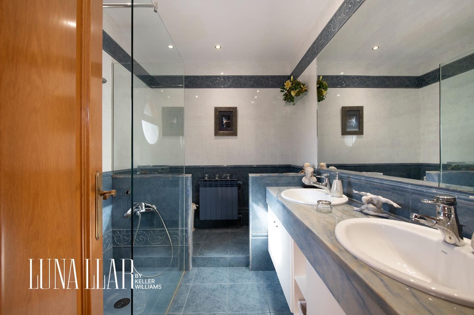 7 soveværelse Semi-Rækkehus til salg i Gava med swimmingpool garage - € 995.000 (Ref: 8921626)