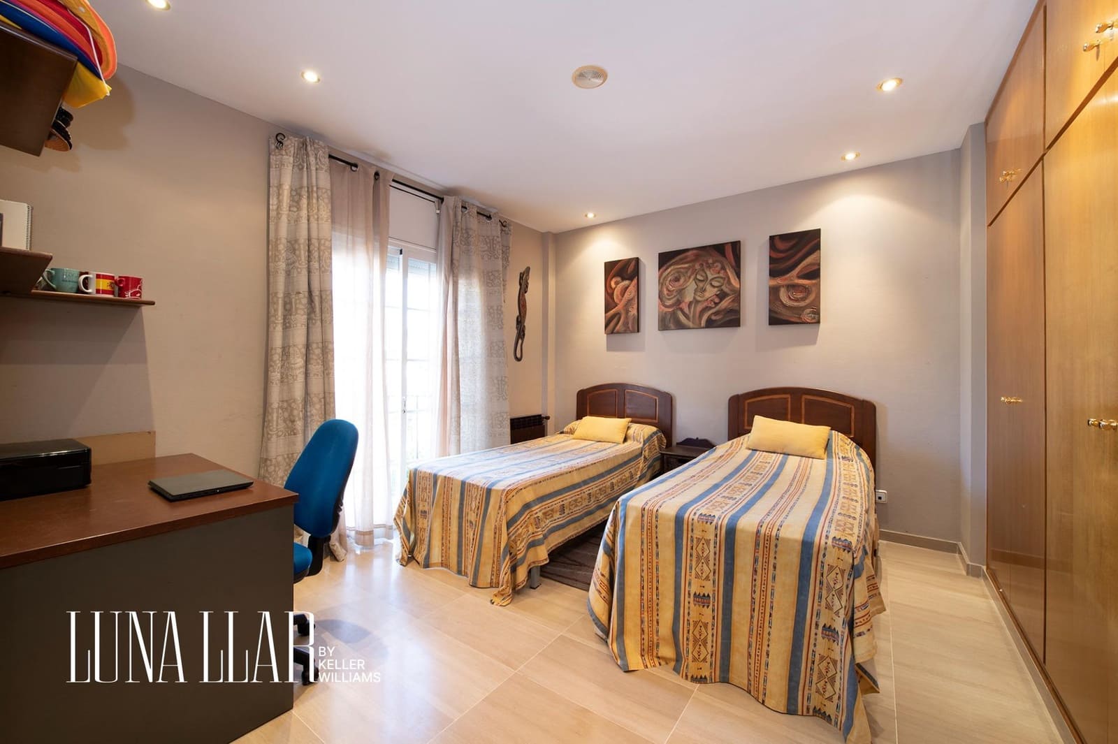 7 soveværelse Semi-Rækkehus til salg i Gava med swimmingpool garage - € 995.000 (Ref: 8921626)