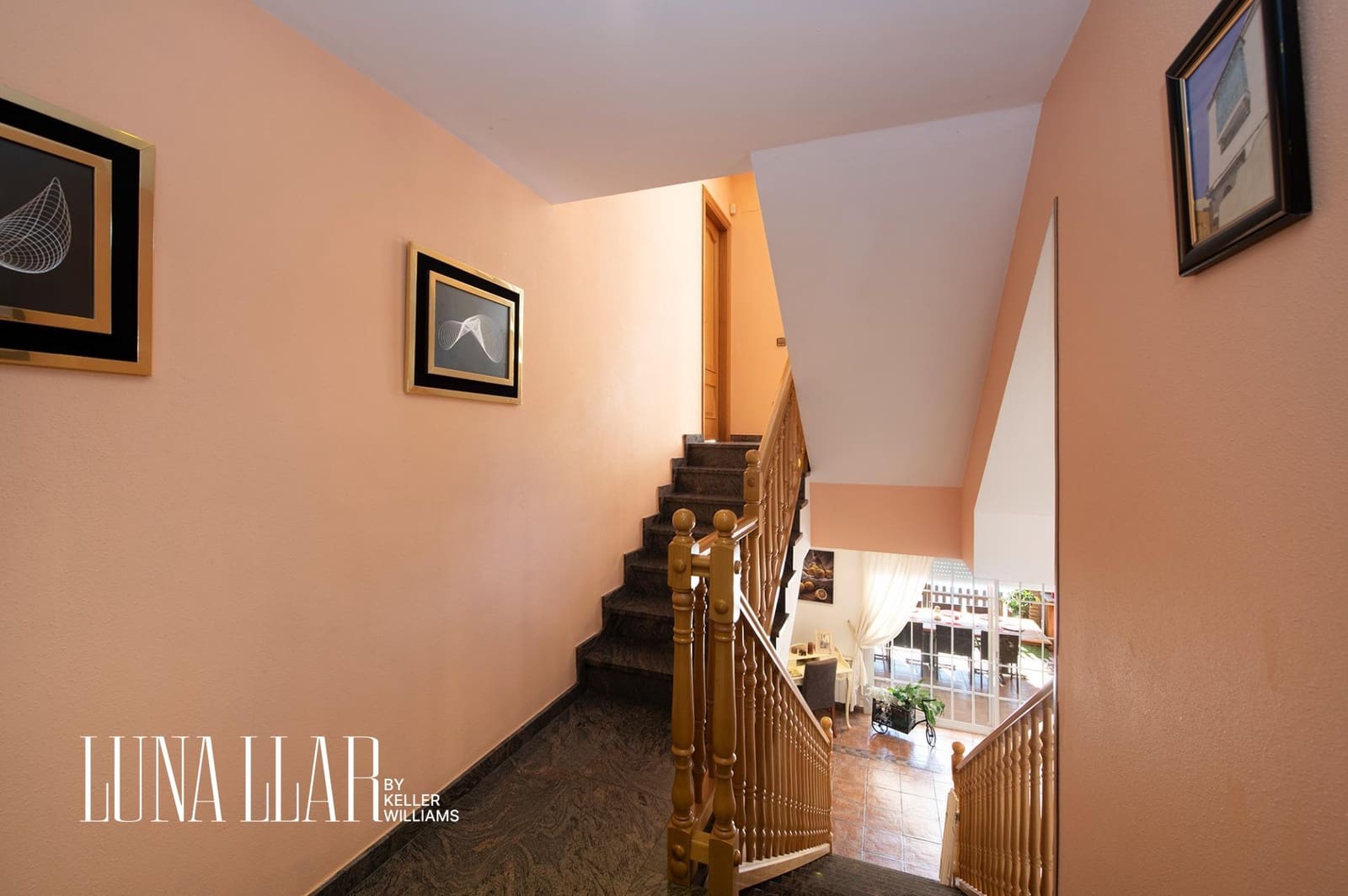 7 soveværelse Semi-Rækkehus til salg i Gava med swimmingpool garage - € 995.000 (Ref: 8921626)