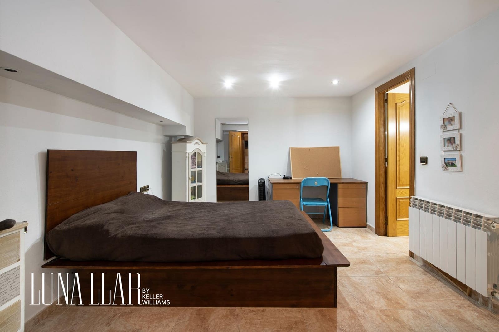 7 soveværelse Semi-Rækkehus til salg i Gava med swimmingpool garage - € 995.000 (Ref: 8921626)