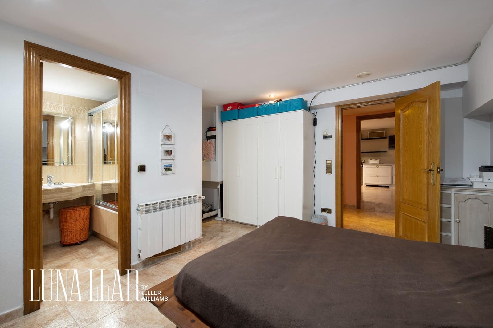 7 soveværelse Semi-Rækkehus til salg i Gava med swimmingpool garage - € 995.000 (Ref: 8921626)