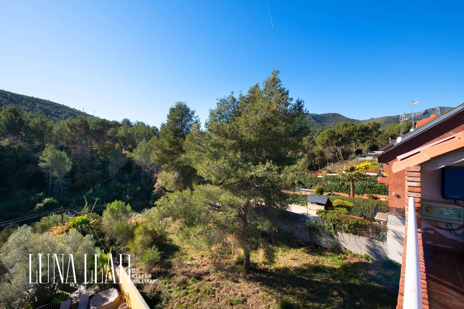 7 soveværelse Semi-Rækkehus til salg i Gava med swimmingpool garage - € 995.000 (Ref: 8921626)