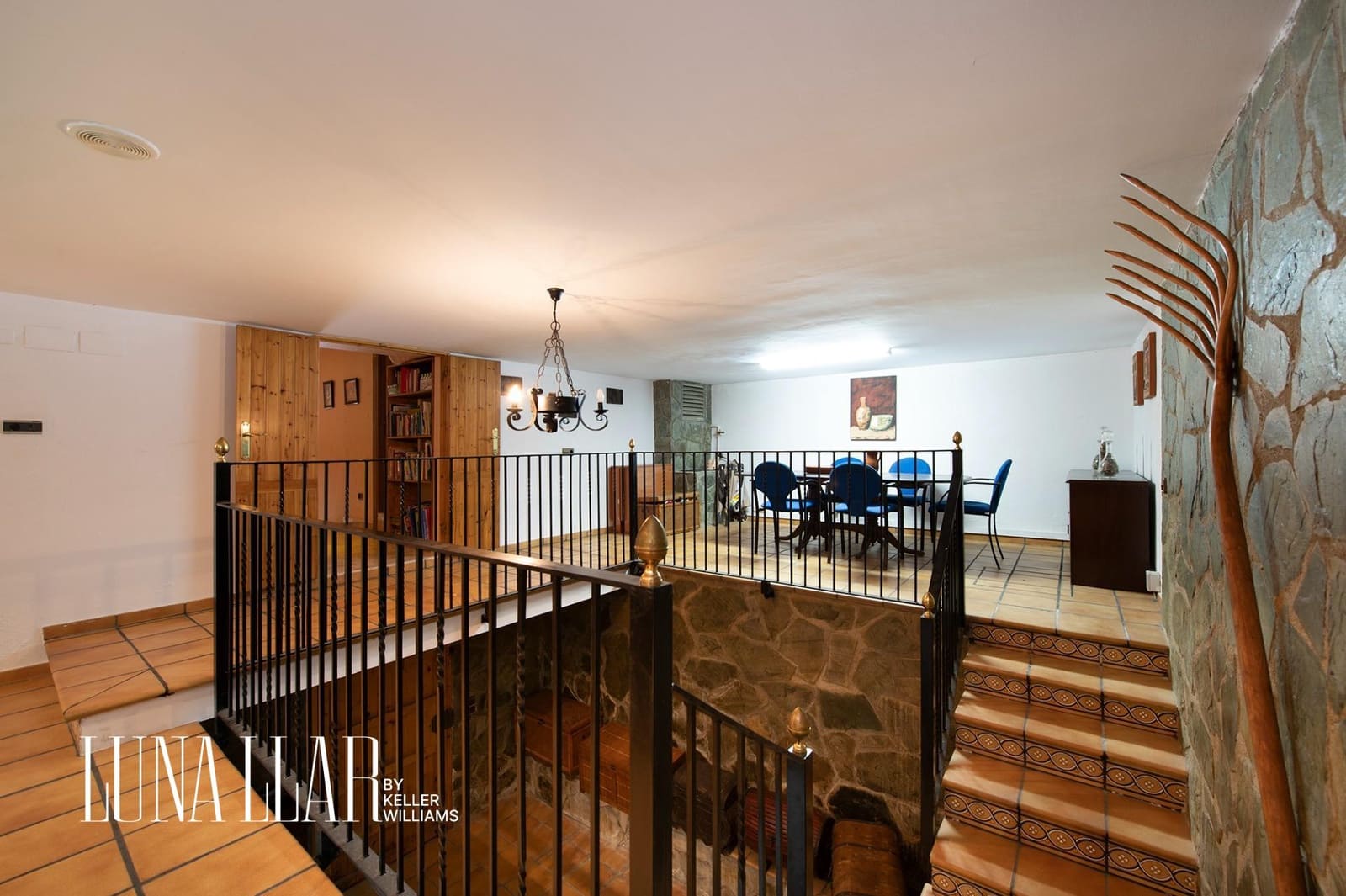 7 soveværelse Semi-Rækkehus til salg i Gava med swimmingpool garage - € 995.000 (Ref: 8921626)