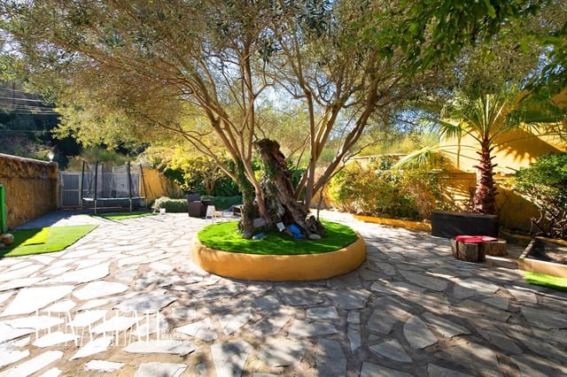 7 quarto Moradia Geminada para venda em Gavà com piscina garagem - 995 000 € (Ref: 8921626)