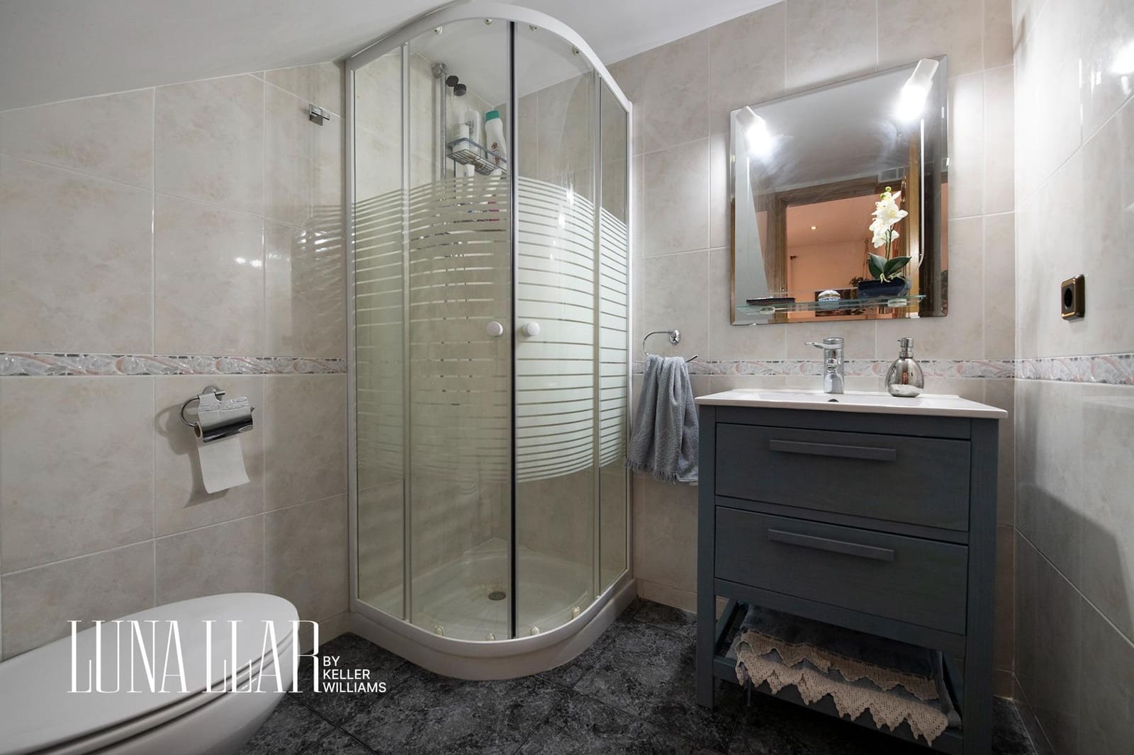 7 soveværelse Semi-Rækkehus til salg i Gava med swimmingpool garage - € 995.000 (Ref: 8921626)