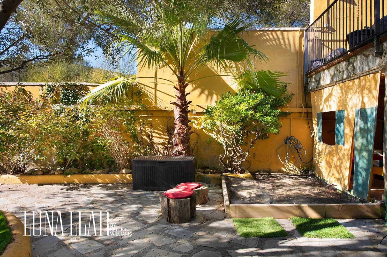 7 soveværelse Semi-Rækkehus til salg i Gava med swimmingpool garage - € 995.000 (Ref: 8921626)