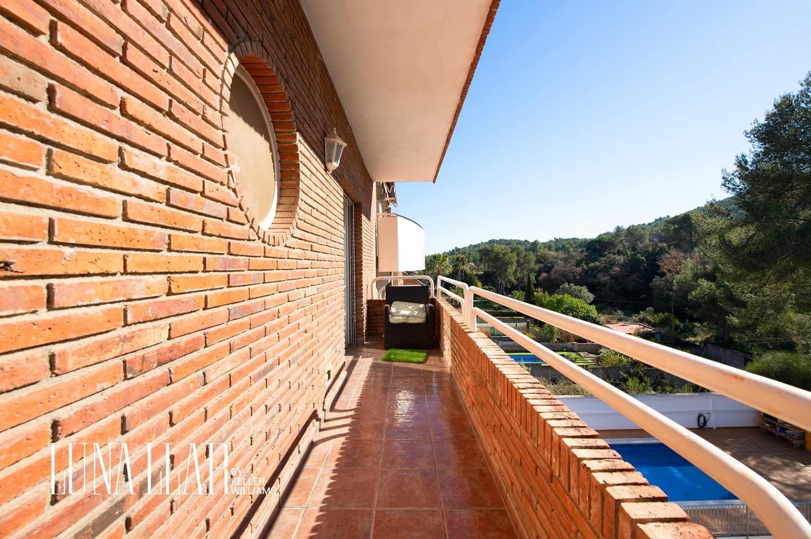 7 soveværelse Semi-Rækkehus til salg i Gava med swimmingpool garage - € 995.000 (Ref: 8921626)