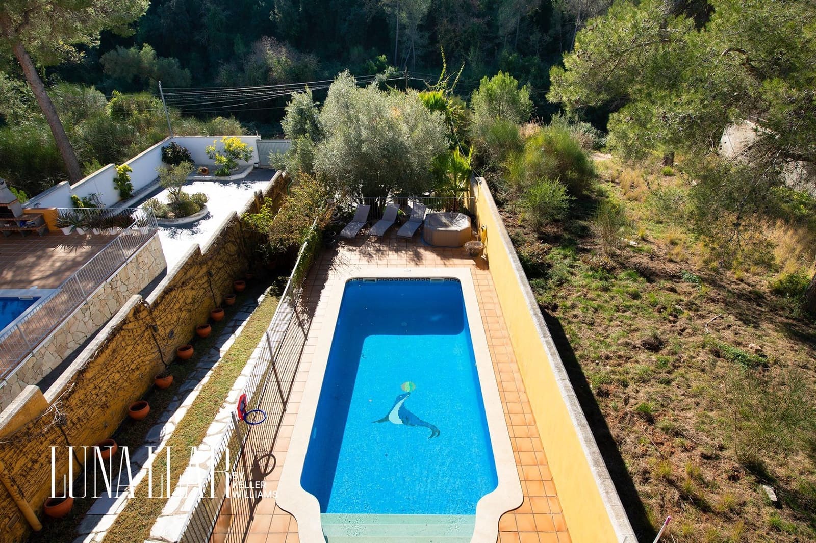 7 soveværelse Semi-Rækkehus til salg i Gava med swimmingpool garage - € 995.000 (Ref: 8921626)