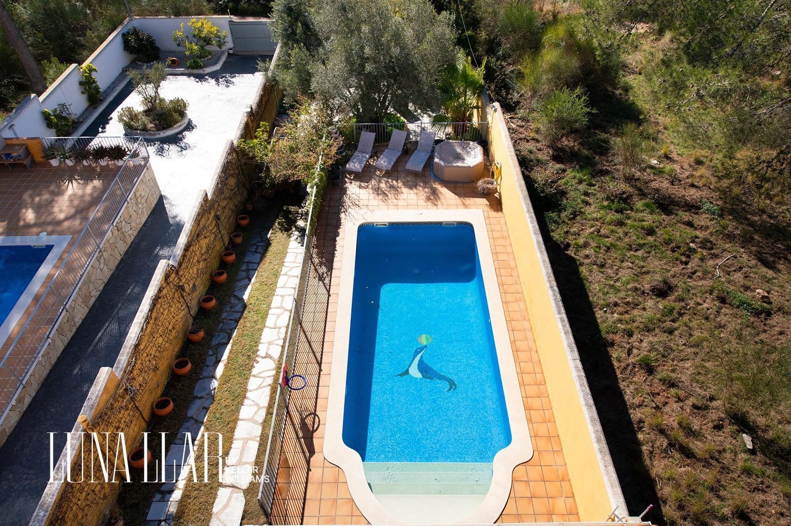 7 soveværelse Semi-Rækkehus til salg i Gava med swimmingpool garage - € 995.000 (Ref: 8921626)