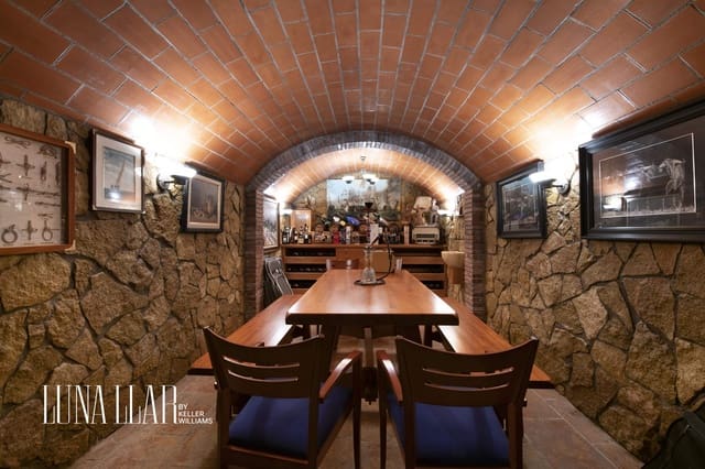 4 bedroom Villa for sale in Castelldefels with pool - € 2,495,000 (Ref: 8921628)