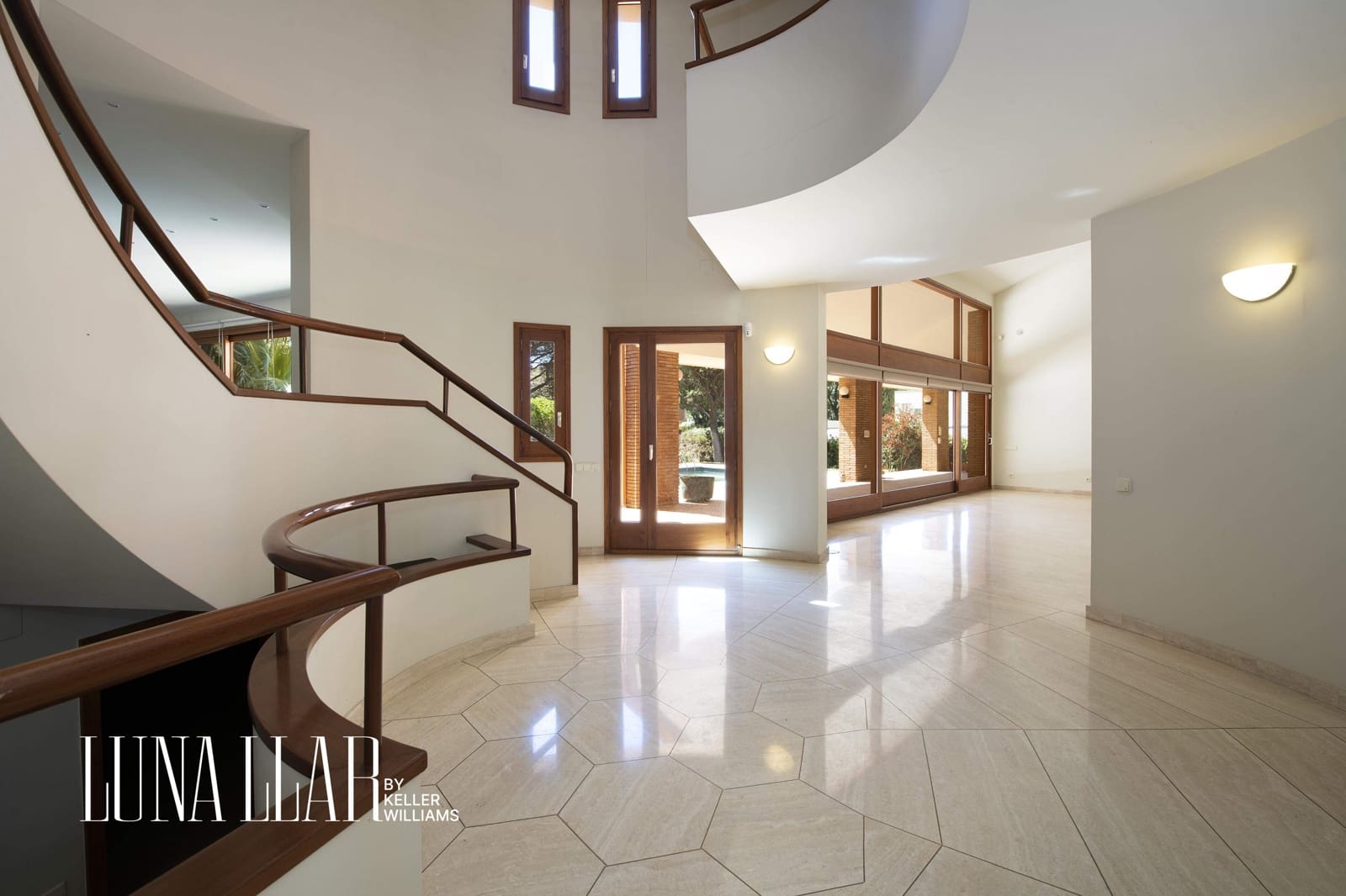 6 soveværelse Villa til salg i Gava med swimmingpool - € 6.000.000 (Ref: 8921630)