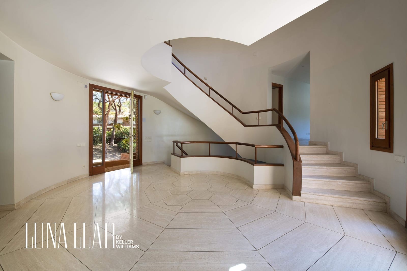 6 soveværelse Villa til salg i Gava med swimmingpool - € 6.000.000 (Ref: 8921630)