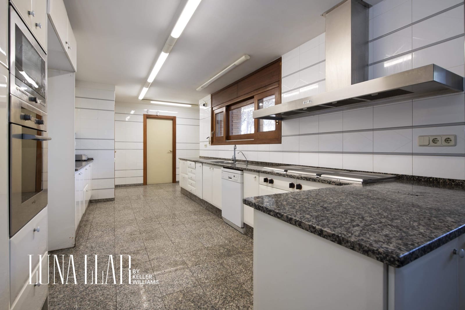 6 soveværelse Villa til salg i Gava med swimmingpool - € 6.000.000 (Ref: 8921630)