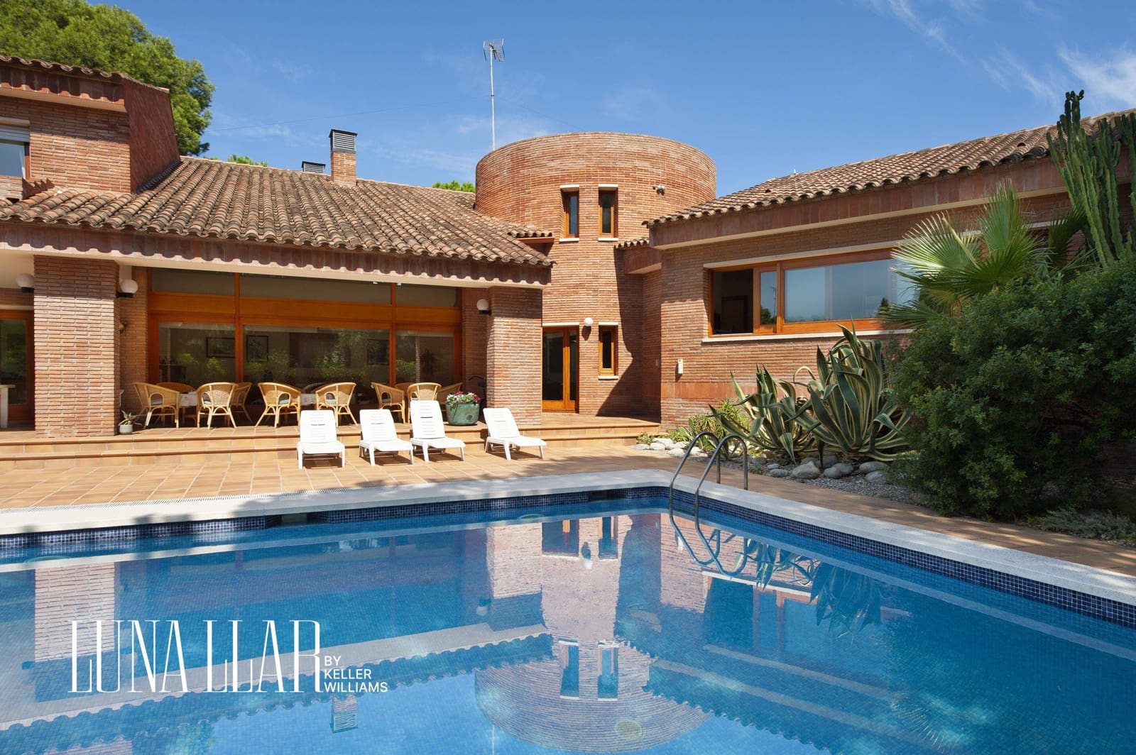 6 soveværelse Villa til salg i Gava med swimmingpool - € 6.000.000 (Ref: 8921630)