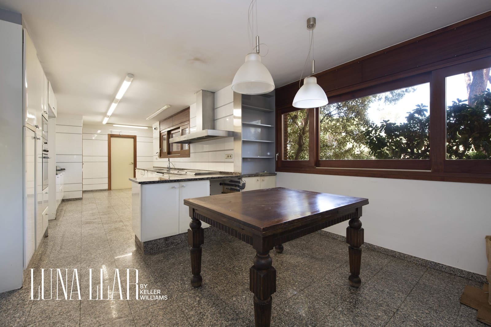 6 soveværelse Villa til salg i Gava med swimmingpool - € 6.000.000 (Ref: 8921630)