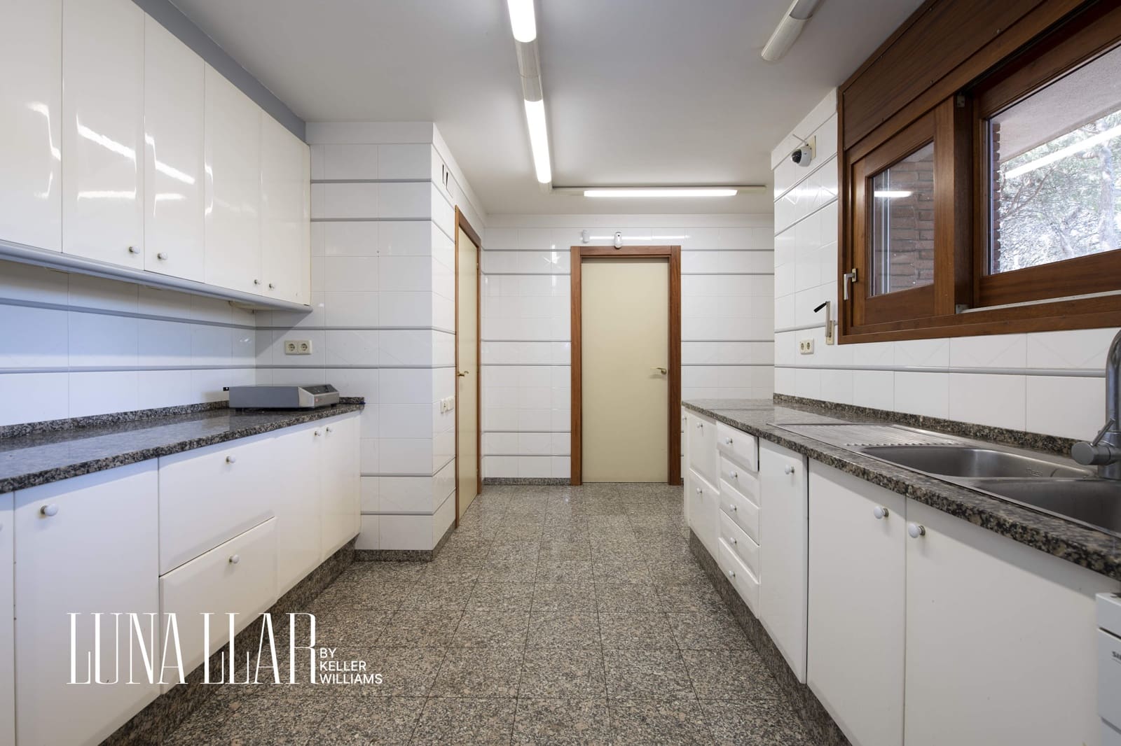 6 soveværelse Villa til salg i Gava med swimmingpool - € 6.000.000 (Ref: 8921630)