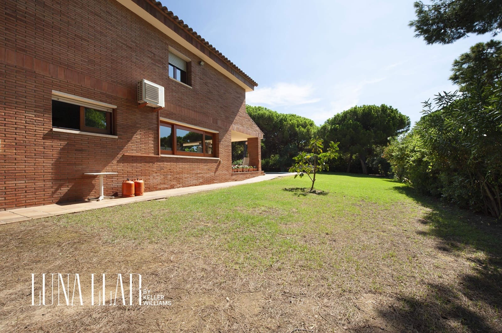 6 soveværelse Villa til salg i Gava med swimmingpool - € 6.000.000 (Ref: 8921630)