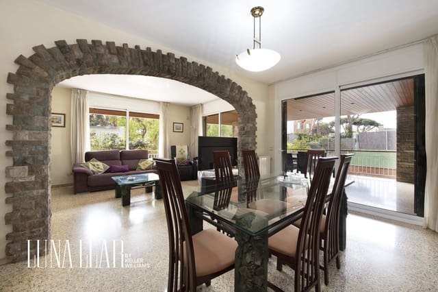 5 slaapkamer Villa te koop in Castelldefels met zwembad garage - € 1.660.000 (Ref: 8921632)