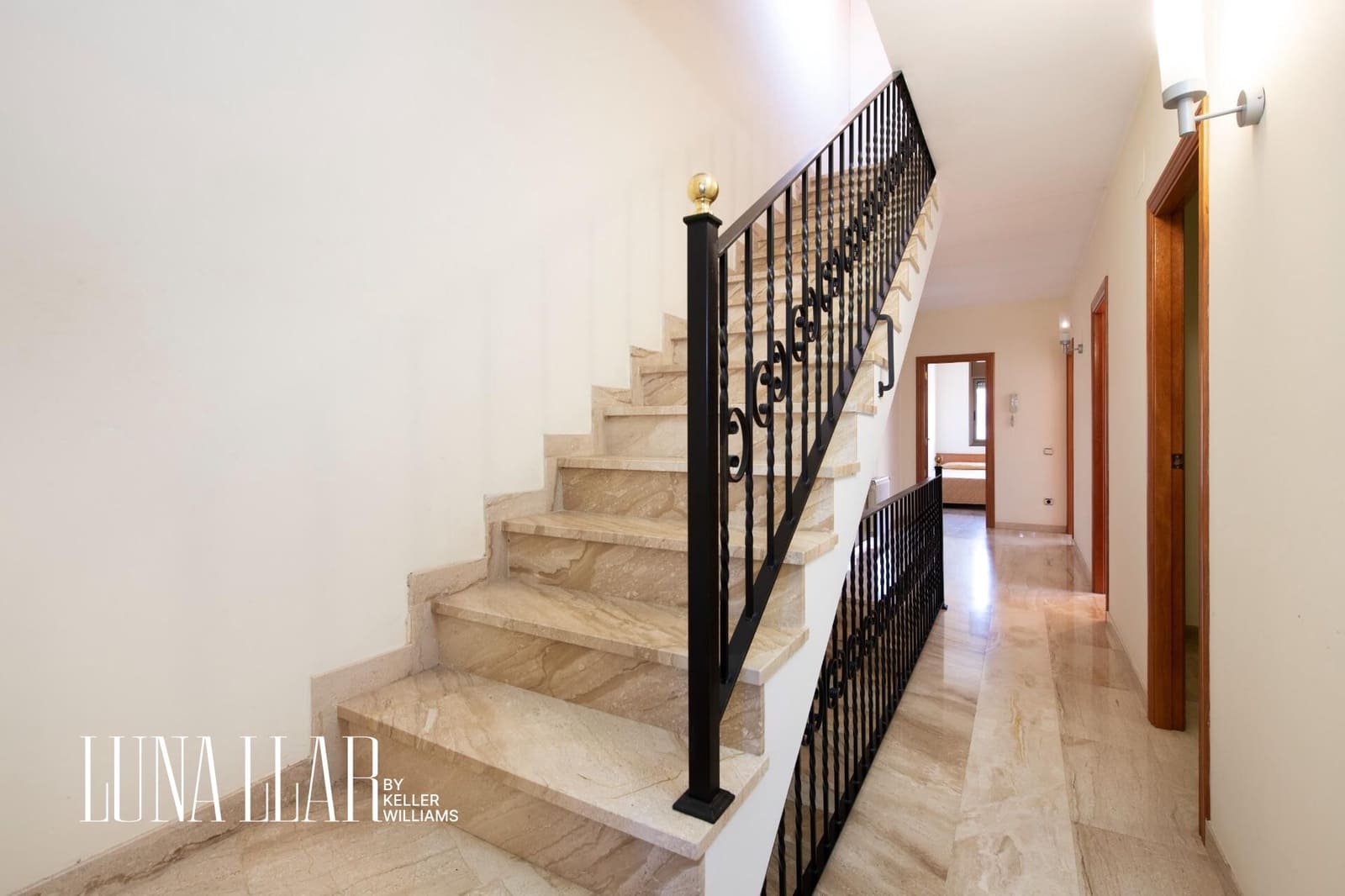 5 soverom Villa til salgs i Gava med garasje - € 589 000 (Ref: 8921636)