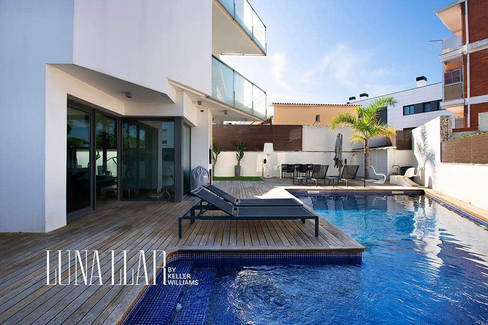 4 soveværelse Villa til salg i Castelldefels med swimmingpool - € 1.395.000 (Ref: 8921649)