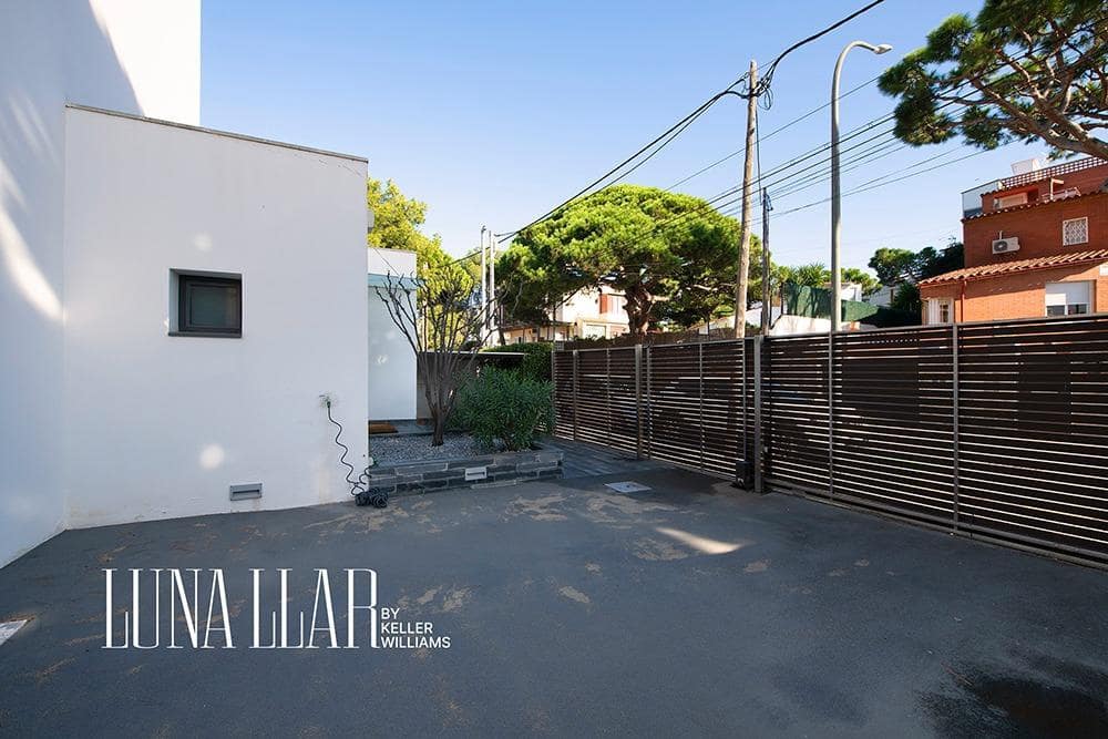 4 soveværelse Villa til salg i Castelldefels med swimmingpool - € 1.395.000 (Ref: 8921649)