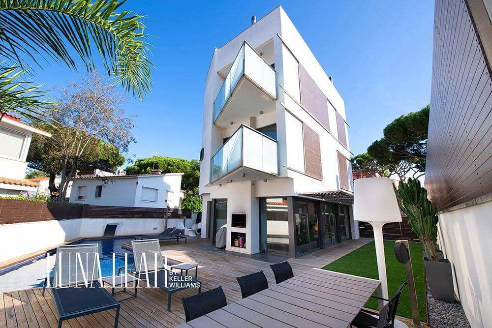 4 soveværelse Villa til salg i Castelldefels med swimmingpool - € 1.395.000 (Ref: 8921649)
