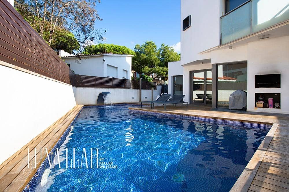4 soveværelse Villa til salg i Castelldefels med swimmingpool - € 1.395.000 (Ref: 8921649)