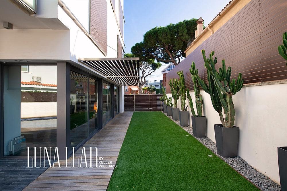 4 soveværelse Villa til salg i Castelldefels med swimmingpool - € 1.395.000 (Ref: 8921649)