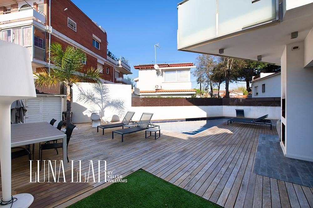 4 soveværelse Villa til salg i Castelldefels med swimmingpool - € 1.395.000 (Ref: 8921649)