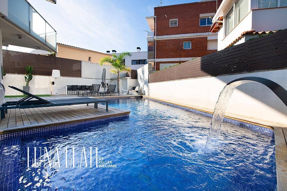 4 soveværelse Villa til salg i Castelldefels med swimmingpool - € 1.395.000 (Ref: 8921649)
