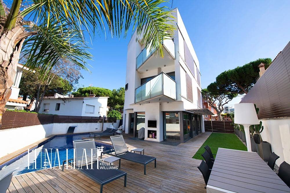 4 soveværelse Villa til salg i Castelldefels med swimmingpool - € 1.395.000 (Ref: 8921649)