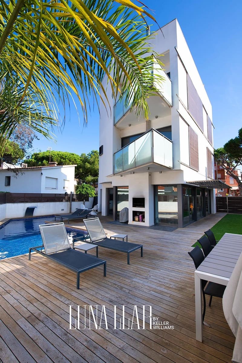 4 soveværelse Villa til salg i Castelldefels med swimmingpool - € 1.395.000 (Ref: 8921649)