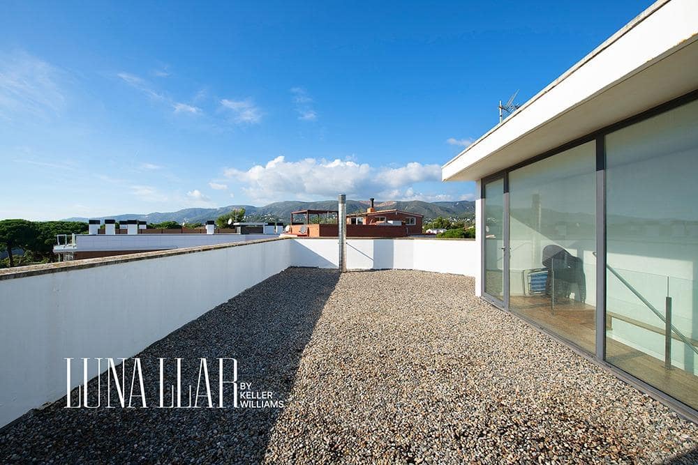 4 soveværelse Villa til salg i Castelldefels med swimmingpool - € 1.395.000 (Ref: 8921649)