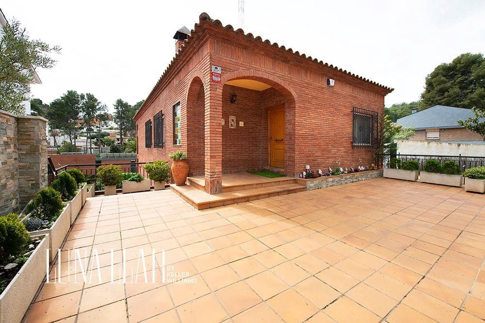 5 soveværelse Villa til salg i Castelldefels med swimmingpool garage - € 1.295.000 (Ref: 8954282)