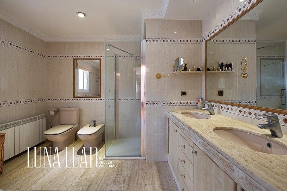 5 soveværelse Villa til salg i Castelldefels med swimmingpool garage - € 1.295.000 (Ref: 8954282)