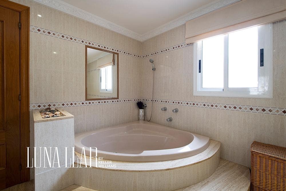 5 soveværelse Villa til salg i Castelldefels med swimmingpool garage - € 1.295.000 (Ref: 8954282)