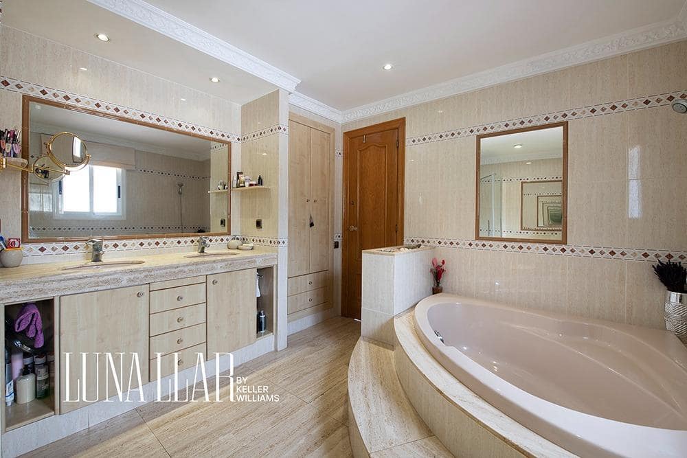 5 soveværelse Villa til salg i Castelldefels med swimmingpool garage - € 1.295.000 (Ref: 8954282)