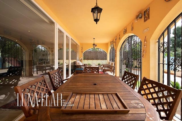 5 makuuhuone Huvila myytävänä paikassa Castelldefels mukana uima-altaan 
autotalli - 1 295 000 € (Ref: 8954282)