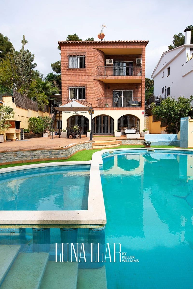 5 soveværelse Villa til salg i Castelldefels med swimmingpool garage - € 1.295.000 (Ref: 8954282)