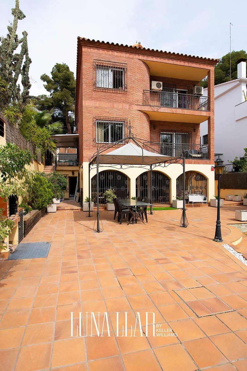 5 soveværelse Villa til salg i Castelldefels med swimmingpool garage - € 1.295.000 (Ref: 8954282)